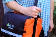 Com alça removível, para ser usado como bolsa