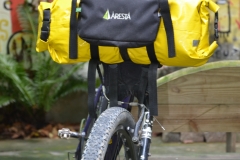 Transportando um saco estanque